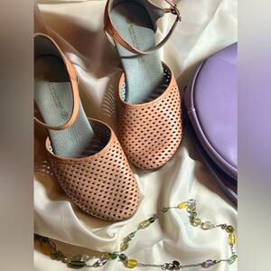 Erin Michaels CLOGS heeled SHOES, women’s size 8.5 / 39 peachy, neutral color☀️